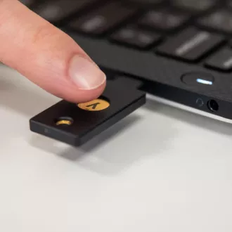 Cheia de securitate C NFC - USB-C, suportă autentificarea multifactorială (NFC), suport FIDO2 U2F, rezistent la apă Cheia de securitate C NFC - USB-C, suportă autentificarea multifactorială (NFC), suport FIDO2 U2F, rezistent la apă