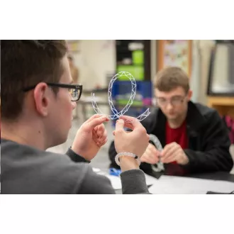 3Doodler 3D Pen Create  stilou 3D și 75 de rezerve și 5 șabloane