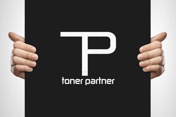 Sigla Toner Partner pe fundal negru