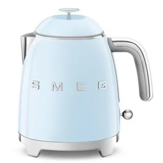 Fierbător mini Smeg KLF05PBEU, 0,8 l / 3 căni, 1400 W, stil anii '50, albastru pastel Fierbător mini Smeg KLF05PBEU, 0,8 l / 3 căni, 1400 W, stil anii '50, albastru pastel
