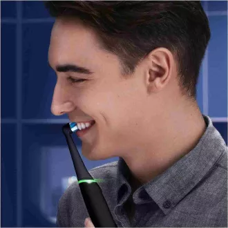 Periuță de dinți electrică Oral-B iO6, magnetică, 5 moduri, ecran, inteligență artificială, temporizator, negru Periuță de dinți electrică Oral-B iO6, magnetică, 5 moduri, ecran, inteligență artificială, temporizator, negru