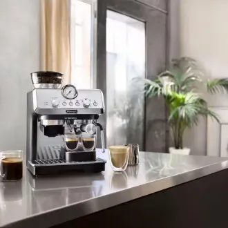 Aparat de cafea cu pârghie DeLonghi La Specialista Arte, 1400 W, râșniță încorporată, duză pentru abur MyLatte Aparat de cafea cu pârghie DeLonghi La Specialista Arte, 1400 W, râșniță încorporată, duză pentru abur MyLatte