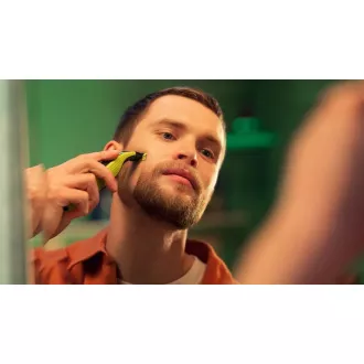 Aparat de tuns facial Philips OneBlade QP2724/10, încărcare USB, 3 piepteni, rezistent la apă Aparat de tuns facial Philips OneBlade QP2724/10, încărcare USB, 3 piepteni, rezistent la apă
