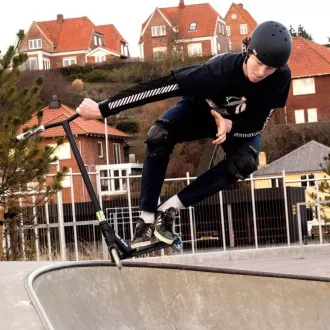Trotinetă Story High Roller Stunt Freestyle, Negru-Curcubeu Trotinetă Story High Roller Stunt Freestyle, Negru-Curcubeu