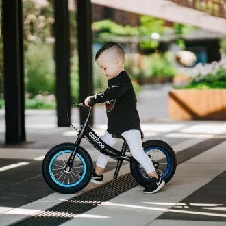 Bicicletă de echilibru pentru copii MOVINO Cariboo ADVENTURE cu frână, roți gonflabile 12'', negru-albastru Bicicletă de echilibru pentru copii MOVINO Cariboo ADVENTURE cu frână, roți gonflabile 12'', negru-albastru