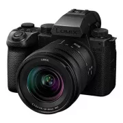 Panasonic Lumix DC-S5 Mark IIx + Lumix S 20-60 mm f/3.5-5.6 Macro OIS, DSLM, 24.2 Mpx, negru