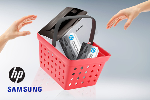 Un coș de cumpărături care conține o imprimantă Samsung și două pachete de tonere HP originale compatibile cu imprimanta.